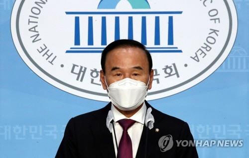 2020년 9월 탈당 기자회견을 하고 있는 박덕흠 의원. 연합뉴스